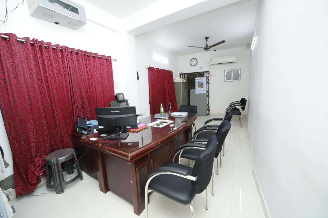 Rishika Guest House And Banquet Калькутта Экстерьер фото