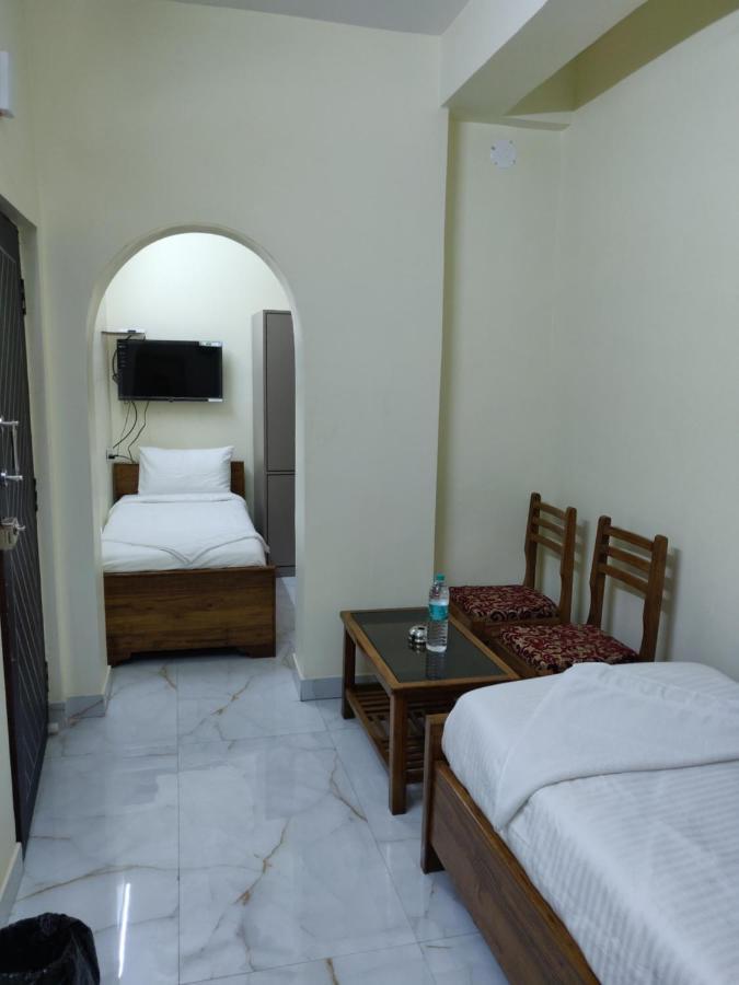 Rishika Guest House And Banquet Калькутта Экстерьер фото