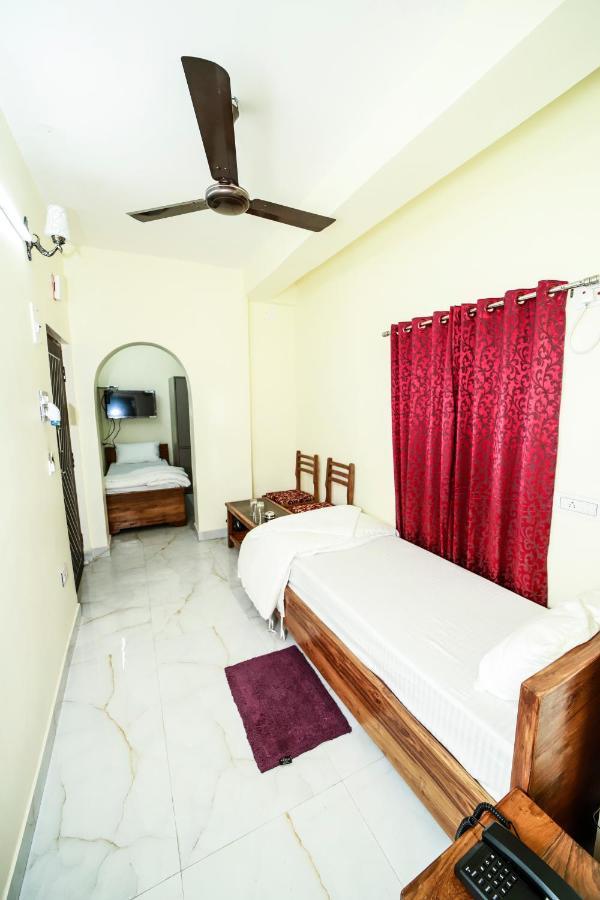 Rishika Guest House And Banquet Калькутта Экстерьер фото