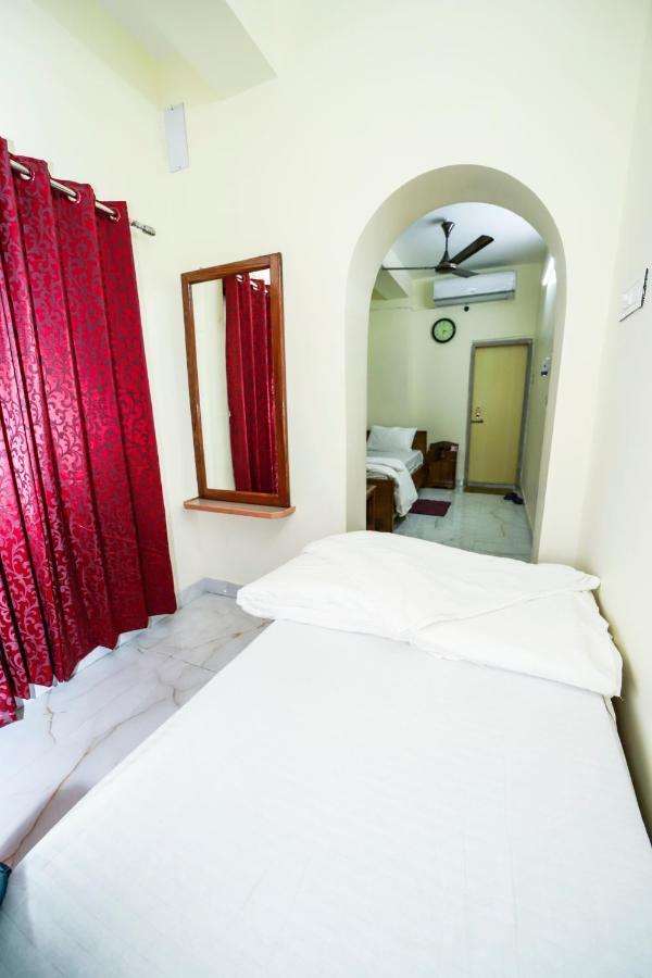 Rishika Guest House And Banquet Калькутта Экстерьер фото