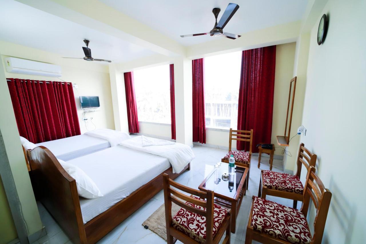 Rishika Guest House And Banquet Калькутта Экстерьер фото