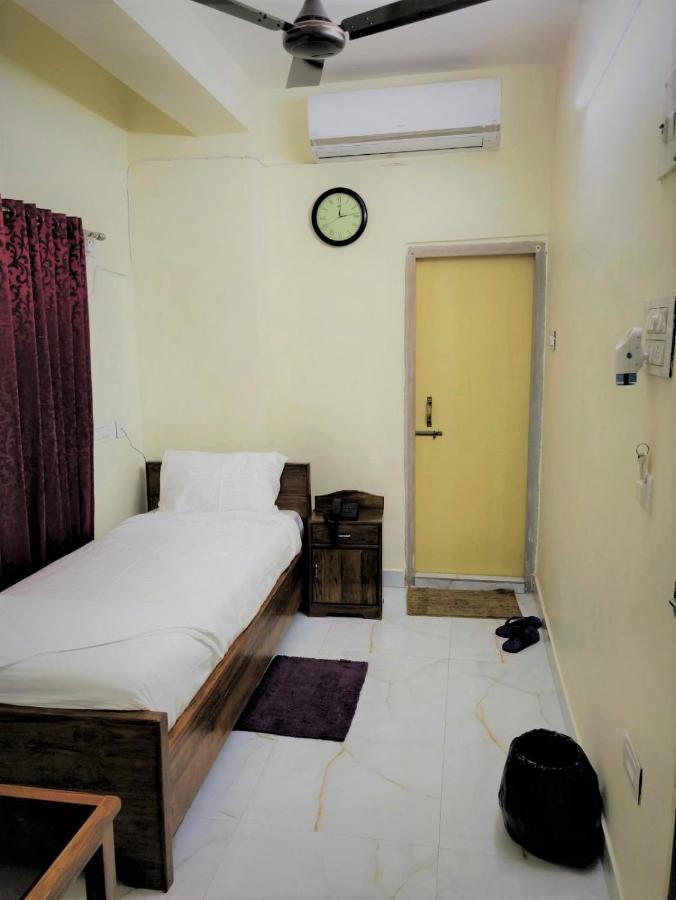 Rishika Guest House And Banquet Калькутта Экстерьер фото