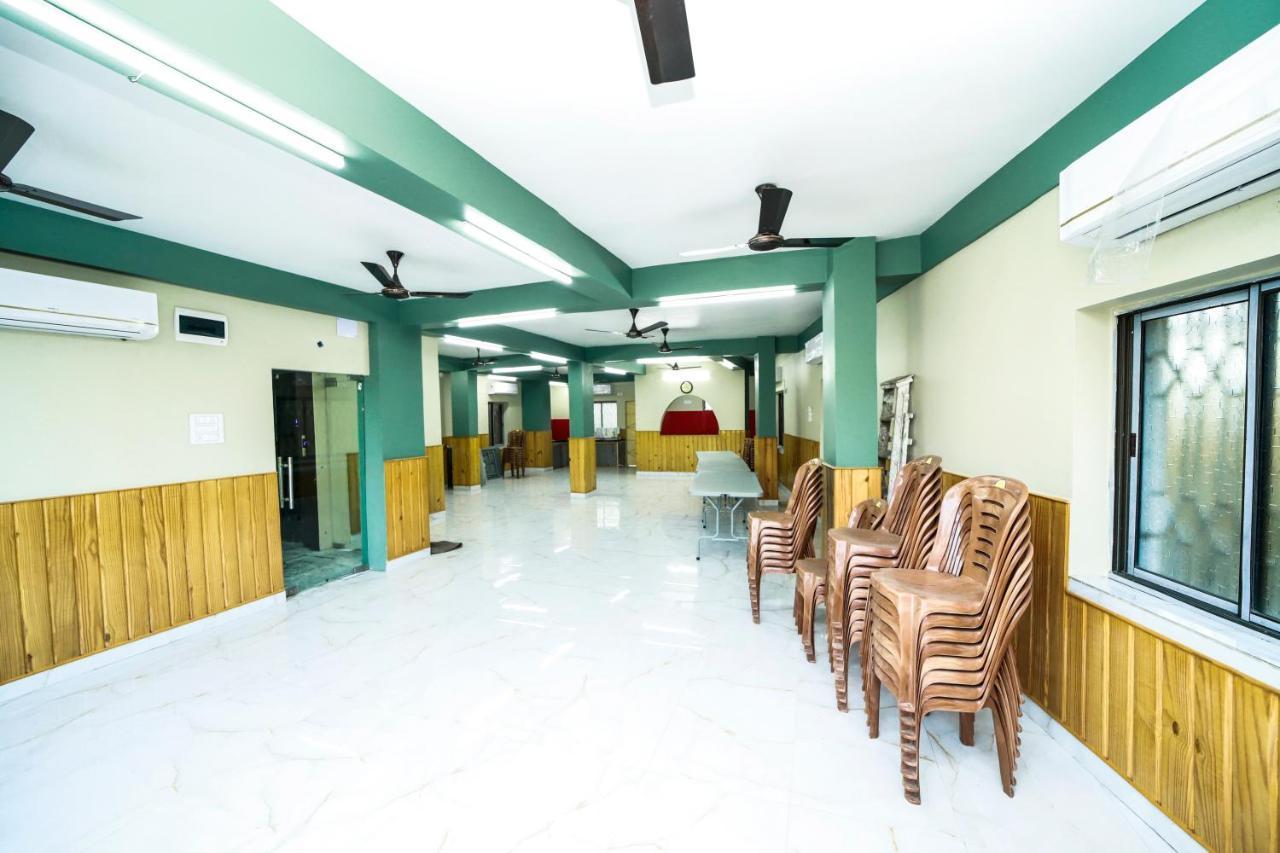 Rishika Guest House And Banquet Калькутта Экстерьер фото