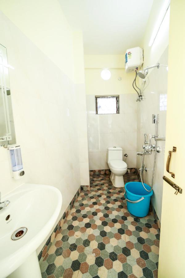 Rishika Guest House And Banquet Калькутта Экстерьер фото