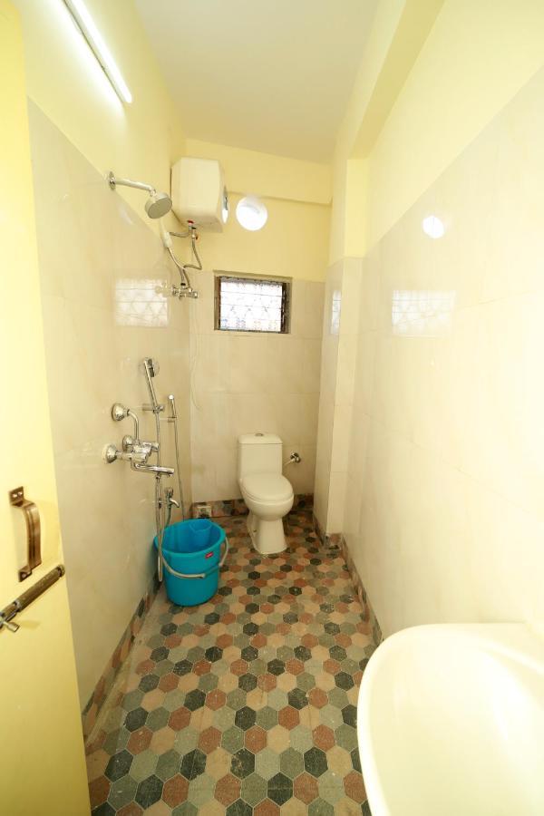 Rishika Guest House And Banquet Калькутта Экстерьер фото