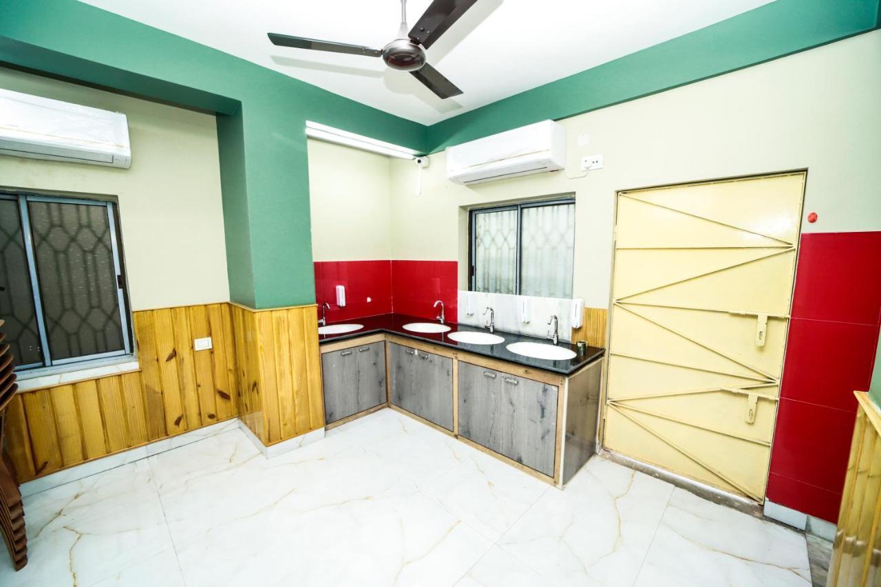 Rishika Guest House And Banquet Калькутта Экстерьер фото
